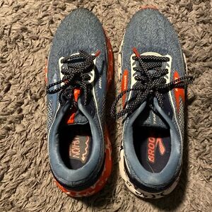 Men’s Brooks USA shoes- size 7.5